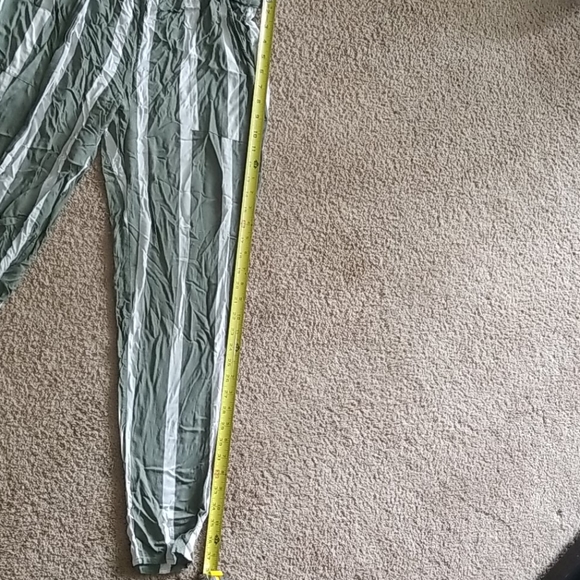 M Charlotte Russe Paperbag Waist Tie Tapered Pants - Picture 8 of 8